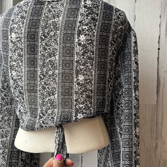 Black And White Chiffon Wrap Blouse - Picture 6 of 6